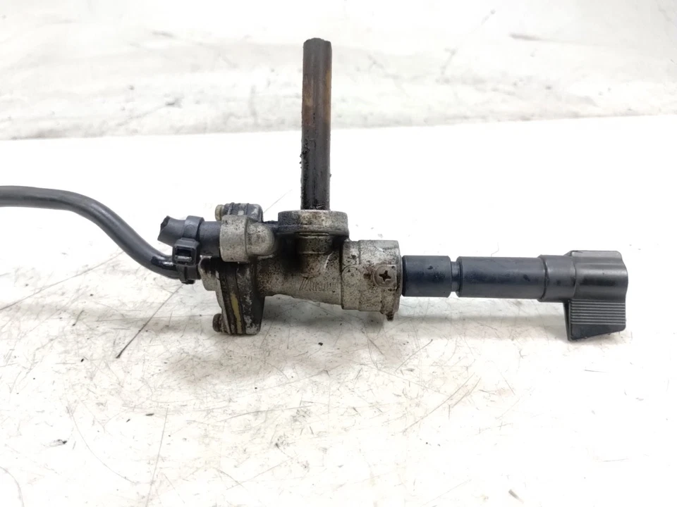 Suzuki GSXR1100 GSXR-1100W 1997 gasolina combustible válvula de combustible Foto 3 de 4