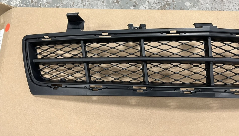 NUEVO Conjunto de rejilla inferior delantera original OEM para modelos Buick LaCrosse 2010-2013 Foto 2 de 4