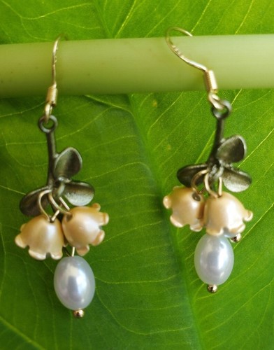Faux Flower Leaf Earrings - Picture 3 of 3