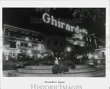 Press Photo San Francisco's Ghirardelli Square night lights. - hpa30118