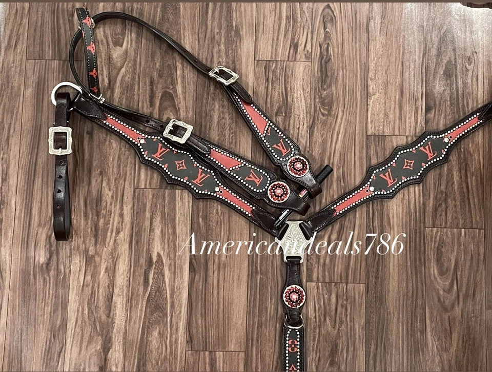 Juego de tachuelas bling de cuero marrón occidental con superposición de cuero negro y rojo Foto 2 de 3