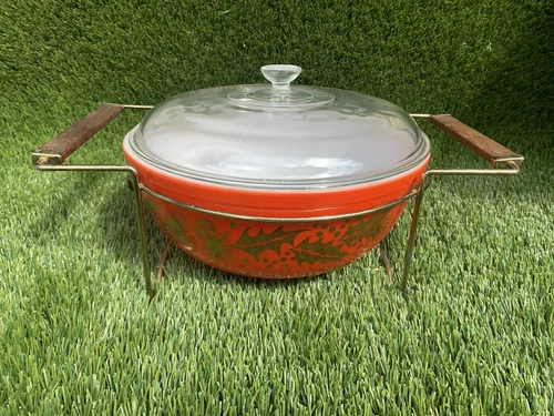 Vintage PYREX 1960’s Golden Leaf Red Gold Holly Leaves 404 Bowl with Stand