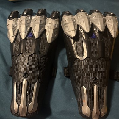 Marvel Avengers Black Panther Vibranium Power FX Claw Motion-Activated Sound