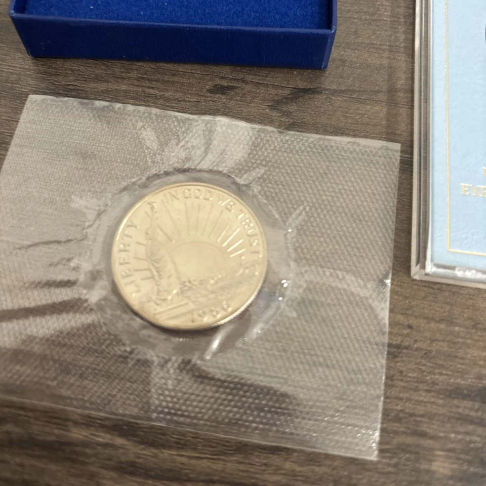 1986  (2) Statue Liberty Half Dollar Mint Coin Box & COA Franklin Space Coin LOT - Image 3 of 4