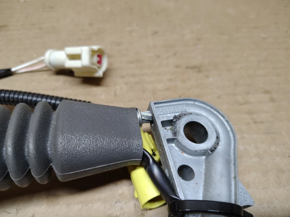 Conjunto receptor cinturón de seguridad pasajero delantero derecho Ford Expedition 2005 33009698 Foto 4 de 4