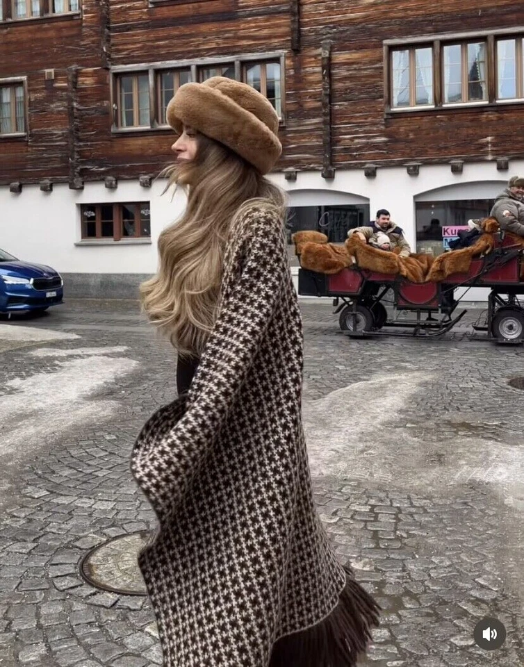 ZARA KNIT CAPE BROWN JACQUARD WITH FRINGING One Size Medium Ref 4331/134 RRP £69 - Image 3 of 4