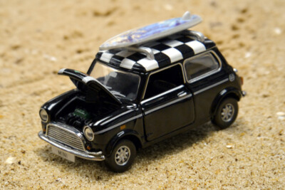 ミニカー Tiny Mini Cooper Mk 1 (with surfboard) APR 2025 TINY MINI #16 MINI COOPER Mk 1 with Surfboard 1:50