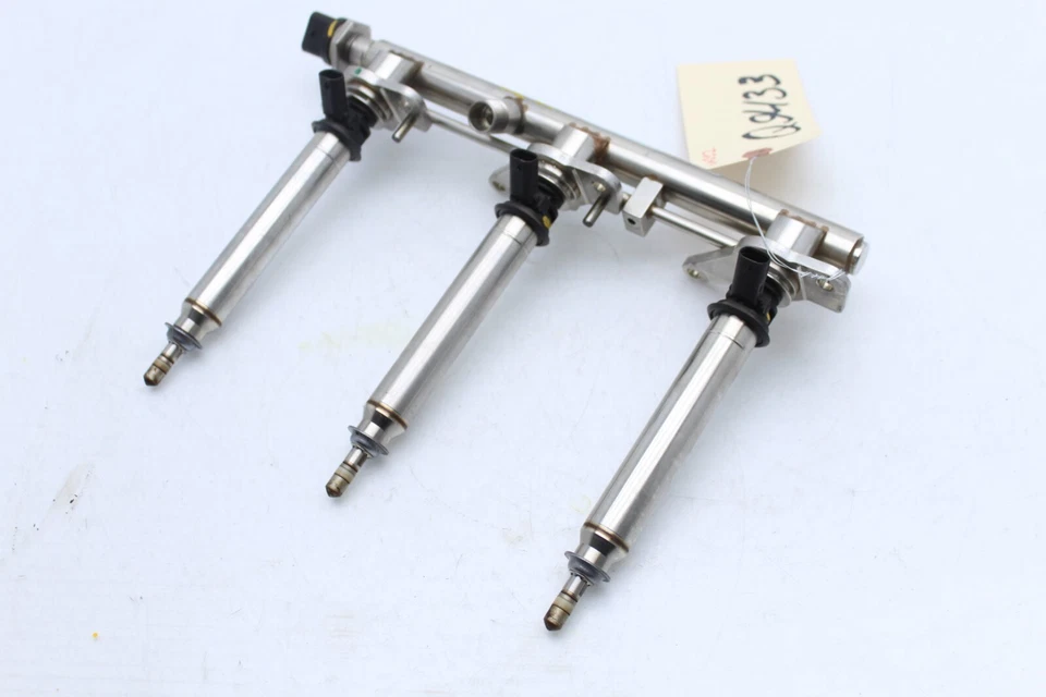 CARRIL DE COMBUSTIBLE IZQUIERDO MERCEDES-BENZ E350 12-16 CON INYECTORES Q9433 Foto 4 de 4