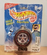 New 1999 Cute Hot Wheels Keychain WORKS Car loops the loop! 399-0 Basic Fun