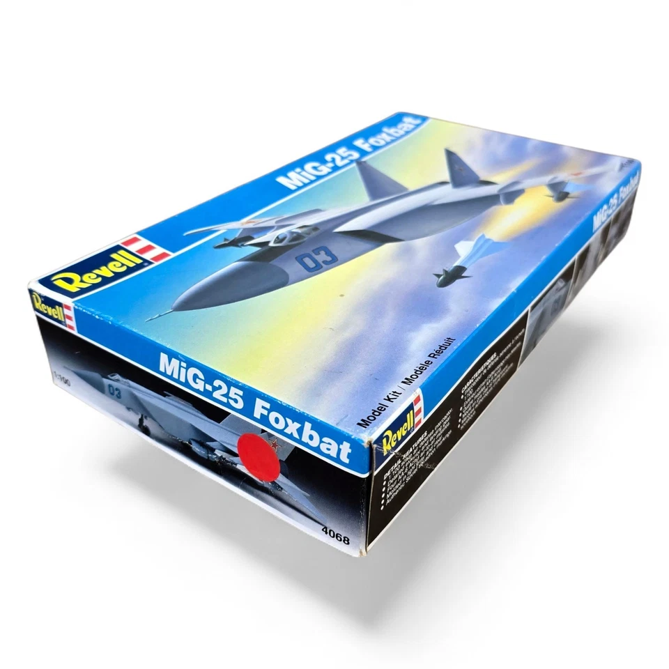 1989 Revell Mikoyan-Gurevich MiG-25 Foxbat 1:100 Scale Kit #4068 *New Sealed  - Image 2 of 4