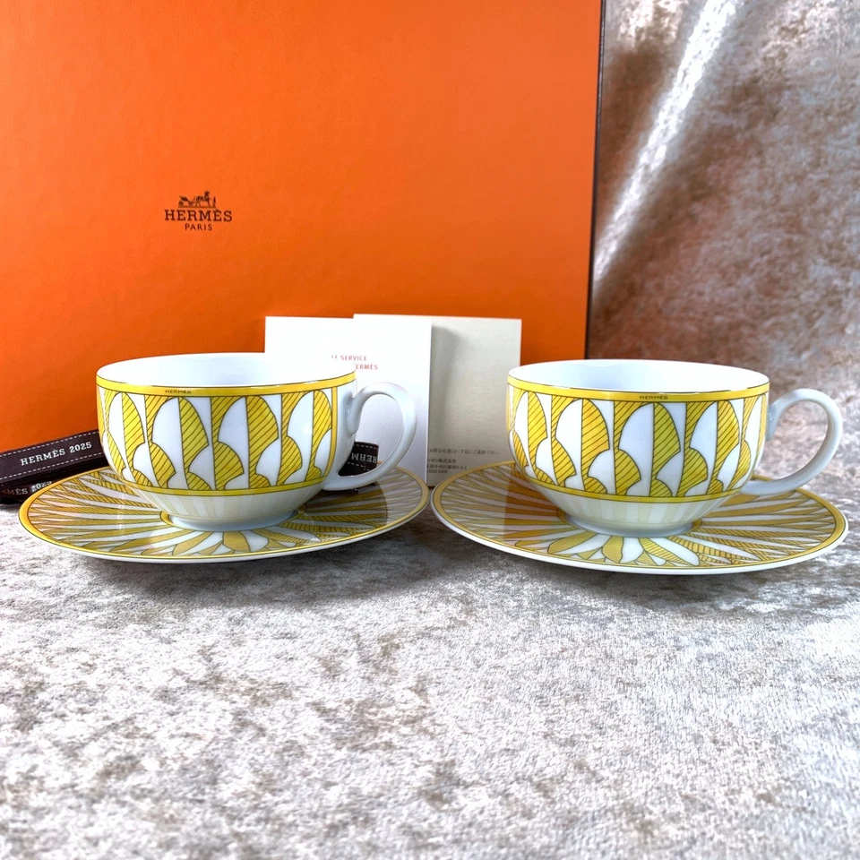 Taza de té y platillo Hermes Soleil d'Hermes 2 juegos de porcelana amarilla 2 juegos con caja Foto 3 de 4