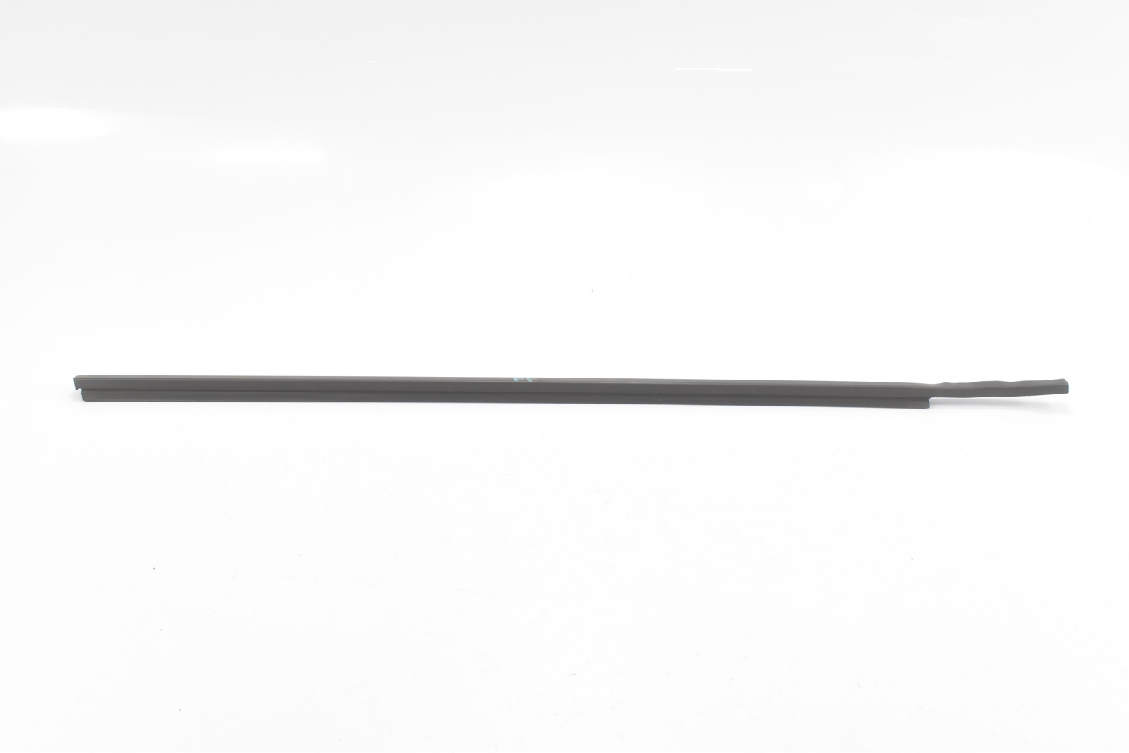 Raschiavetro Modanatura Porta anteriore Destra L8B221452AB LR DEFENDER L663