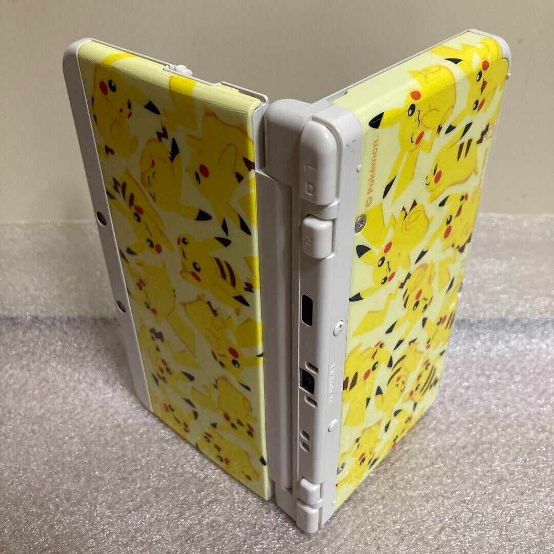 Nintendo new 3DS Console White Pikachu Kisekae Plate Edition Nintendo new 3DS Console White Pikachu Kisekae Plate Edition