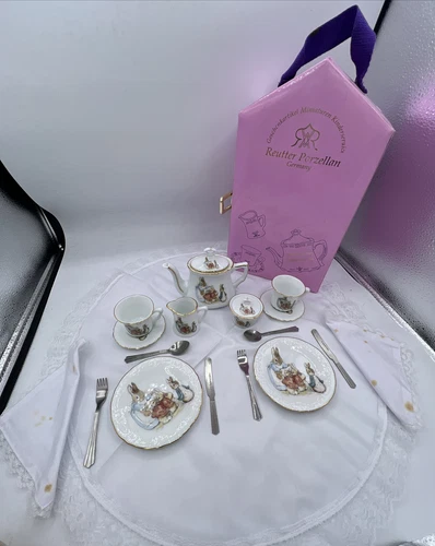 REUTTER PORZELLAN Peter Rabbit CHILD'S TEA SET GERMANY With Carrying Case 2002