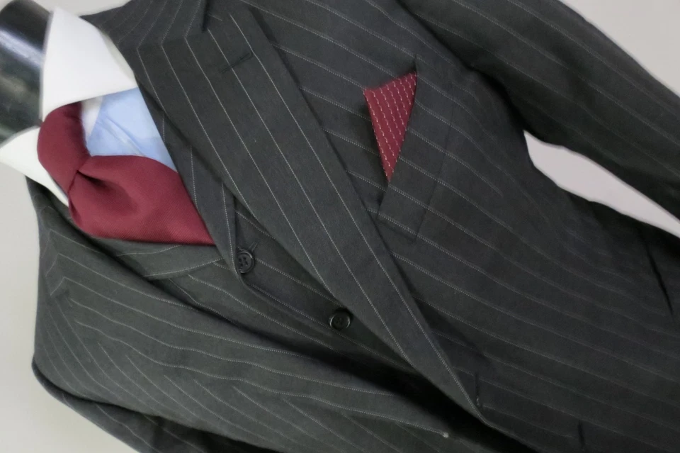 Holland Sherry Savile Row London super 120 dotted stripe three piece suit 44 S - Image 3 of 4
