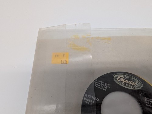 The Beatles – Twist And Shout / There's A Place 7" Vinyl Single Capitol B-5624 - Picture 6 of 8