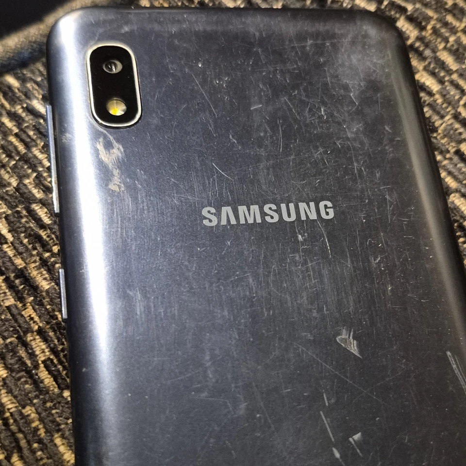Samsung Galaxy A10 · 32GB, photo 2 of 3