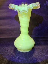 FENTON Custard Ivory Silver Crest ART GLASS VASE 1940 Uranium 