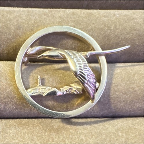 14k Gold Round Bird Brooch