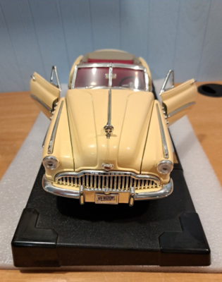 Modèle Réduit MotorMax 1/18 – Buick Roadmaster 1949 Rouge – Diecast – Réf 73116