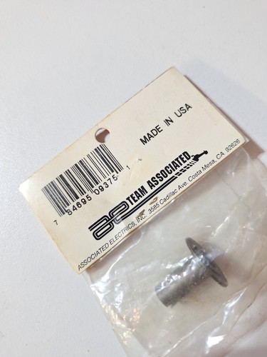 Vintage RC Team Associated Right Diff Outdrive Hub 2.40:1 9375 - Picture 6 of 6