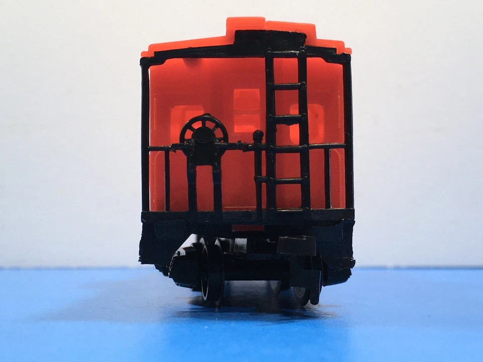 HO Scale "A Man Alert Is Seldom Hurt" 9125 Wide Vision Safety Freight Caboose #2 - Image 3 of 4