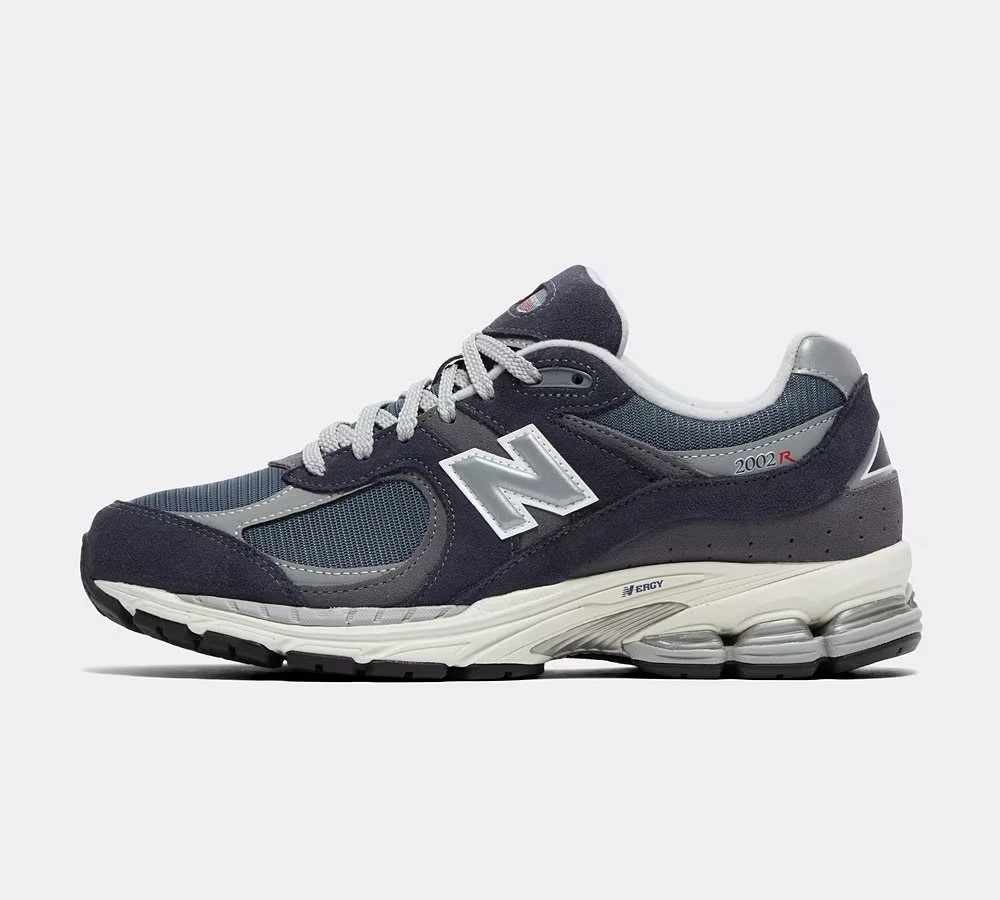 New Balance 2002R In Blu Scuro E Bianco Tutte Le Taglie Stock Limitato