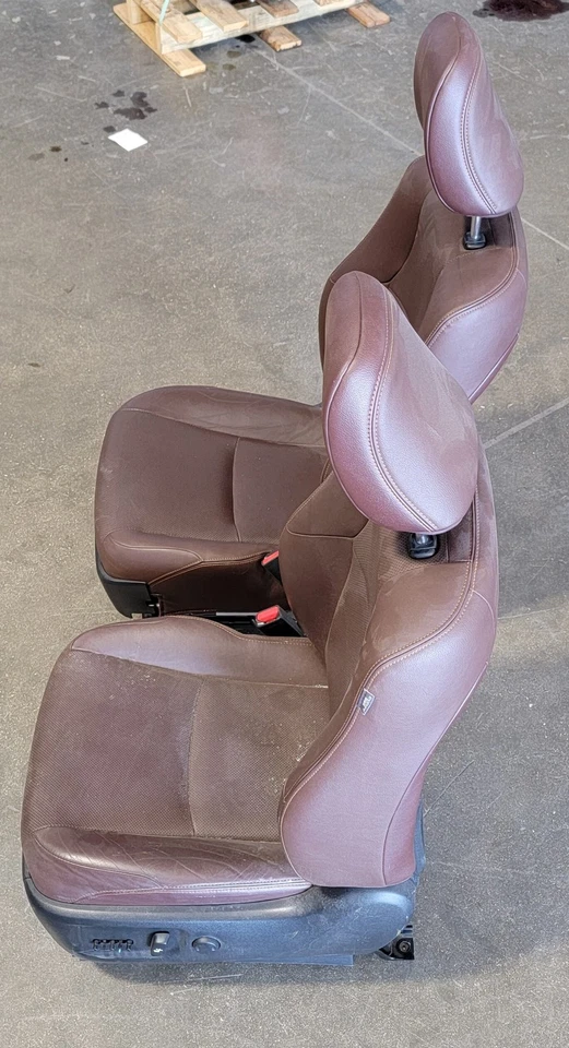 2016 Toyota 4 Runner Drivers LH Passenger RH Side Front Seats OEM - Image 2 of 4