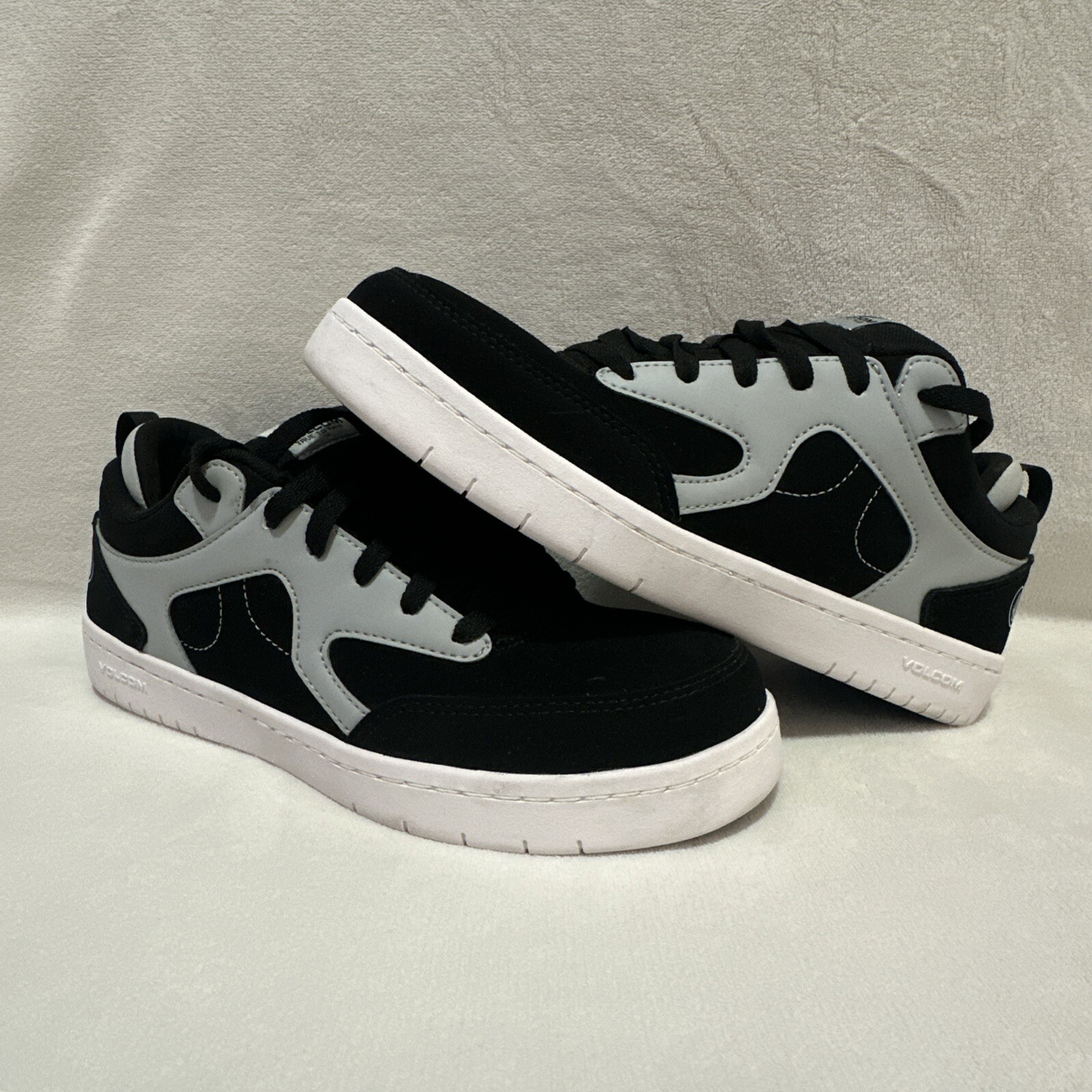 Volcom Vitals Men's Skate Inspired Composite Toe Work Shoe VM30610 Size 8.5