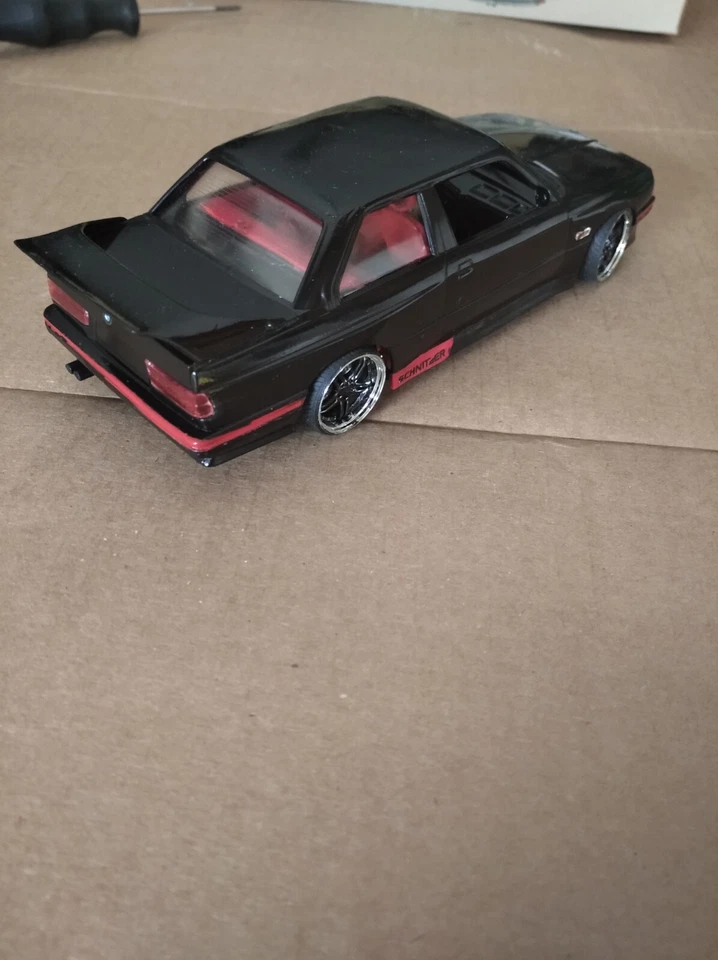 Modellino BMW E30 M3 AC Schnitzer in Plastica scala 1: 24 Nero . - Immagine 4 di 4