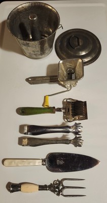 7 PIECE VINTAGE KITCHENWARE SET