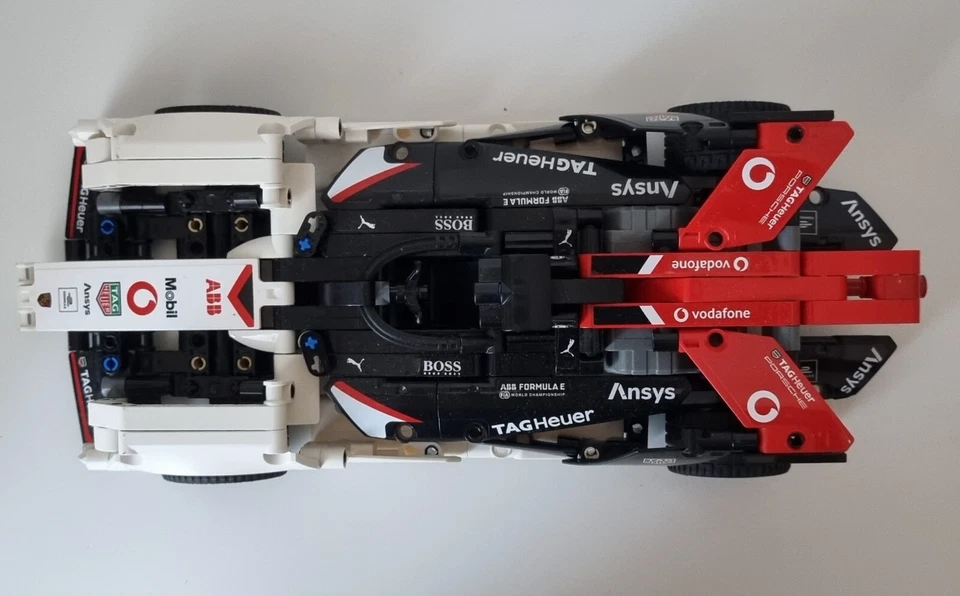 LEGO Technic 42137 Formula E Porsche 99X Electric, foto 3 di 5