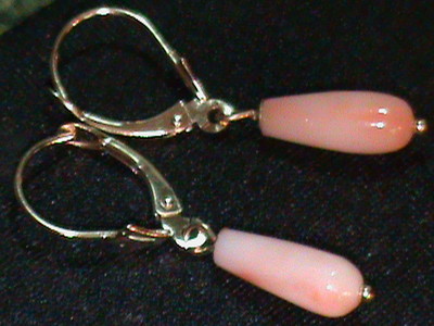 Natürliche rosa Engelshautkoralle Ohrhänger massiv 14kt Gold Leverbacks 14kt Perle