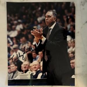 1998 NCAA NATIONAL CHAMPION/Olynpic Gold, “TUBBY SMITH”, Rare AUTOGRAPHED PHOTO