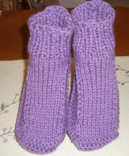 HAND KNITTED WOMAN DORM BOOTS "CUTE" SIZE SMALL 6 7 1/2 NEW
