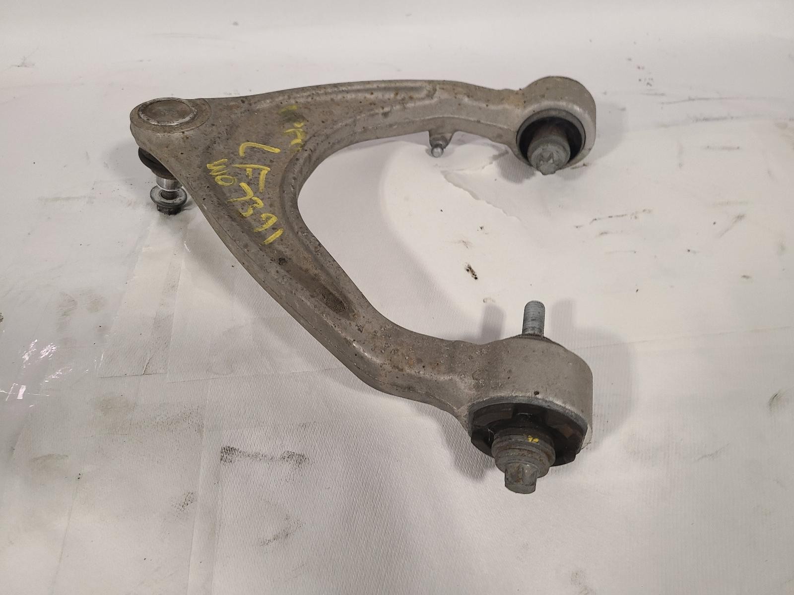 Used Upper Control Arm Front fits: 2020 Maserati LEVANTE  Grade A