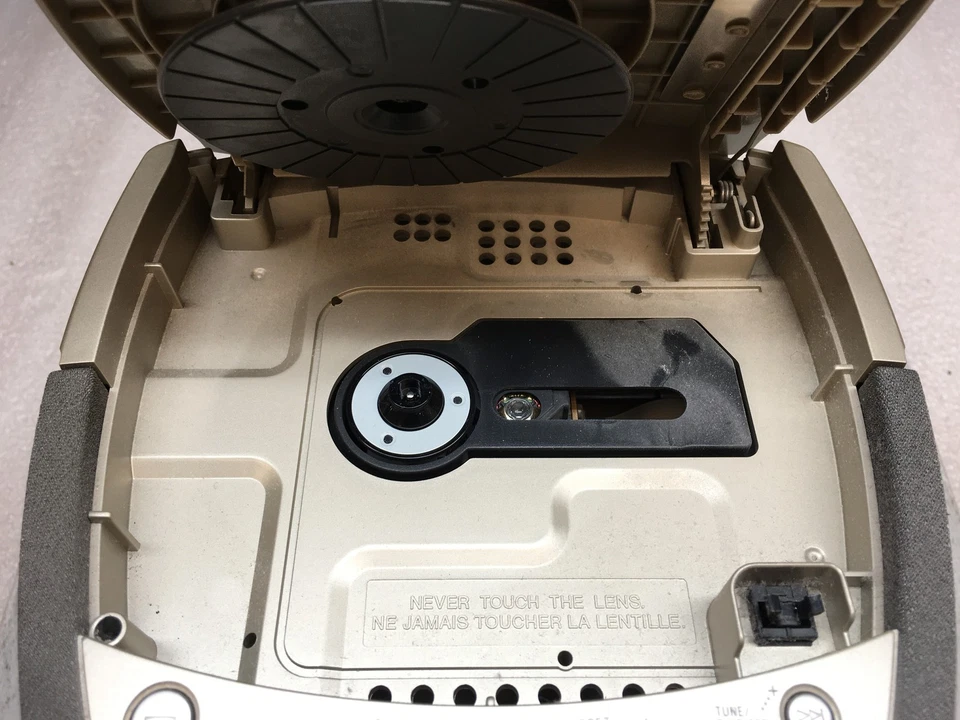 Sony ICF-CD863V Dream MACHINE TV/Weather FM/AM CD Player Alarm Clock Functional - Image 2 of 4