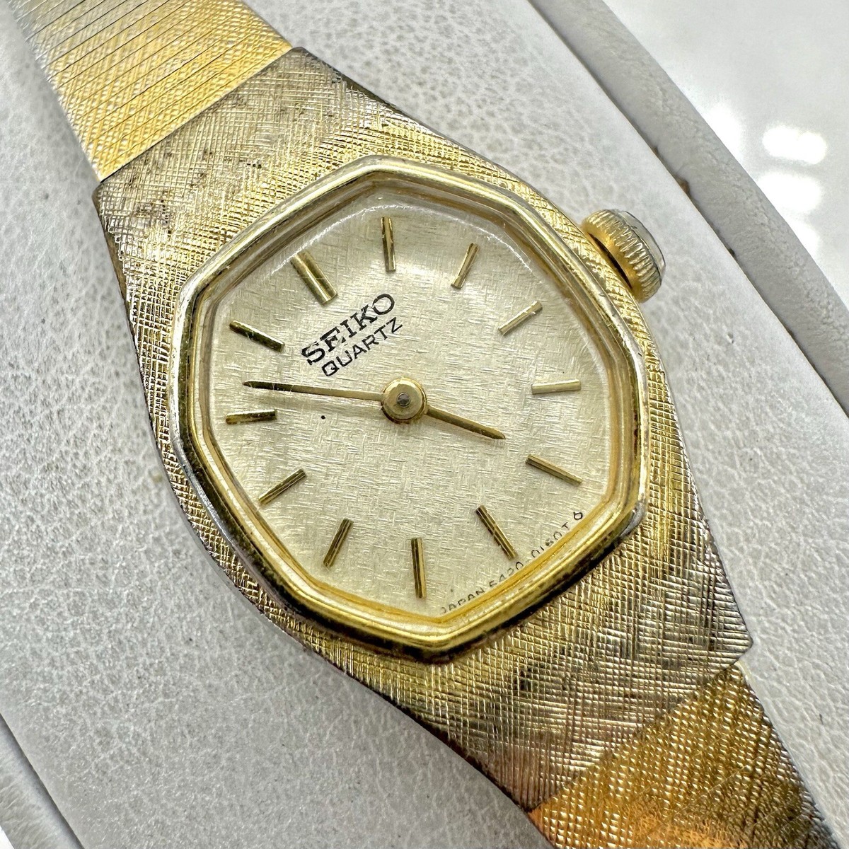 Vintage Womens Seiko Watch  Gold Tone Band needs battery Seiko Vintage Women main image 4