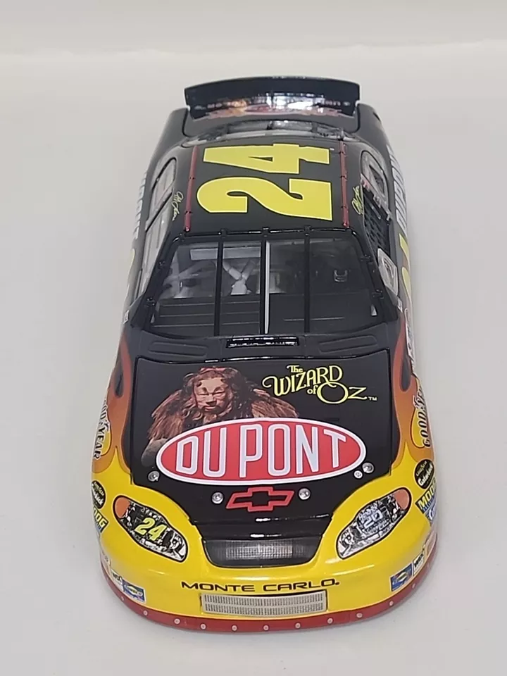 Jeff Gordon #24 Dupont Wizard of Oz 1/24 Scale Chevy Monte Carlo Action 2004 - Image 4 of 4