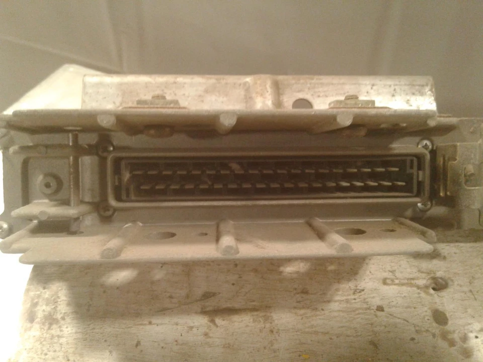 Módulo de control de transmisión usado se adapta a: Volkswagen Passat 1992 transmisión bajo Foto 2 de 4