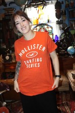 Camiseta Holister Grande Naranja Servicios de Surf