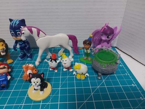 Vintage and Modern Mini Toys Lot of 20 Little Figure - LPS Mario MLP Playmobil - Picture 2 of 4