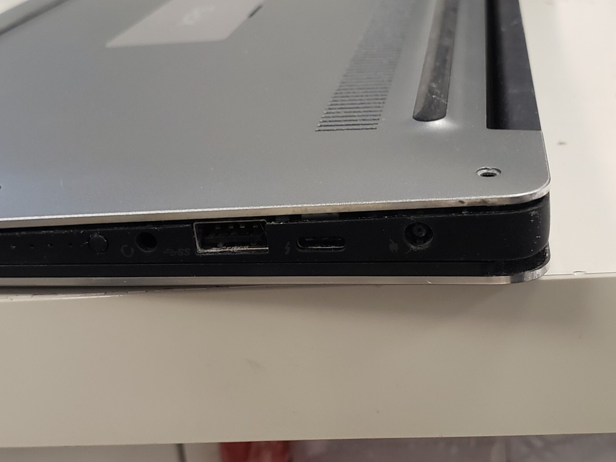 Dell XPS 13 9360 Core i5 7th Gen ジャンク品 Dell XPS 13 9360 Core i5 7th Gen ジャンク品 Dell XPS 13 9360
