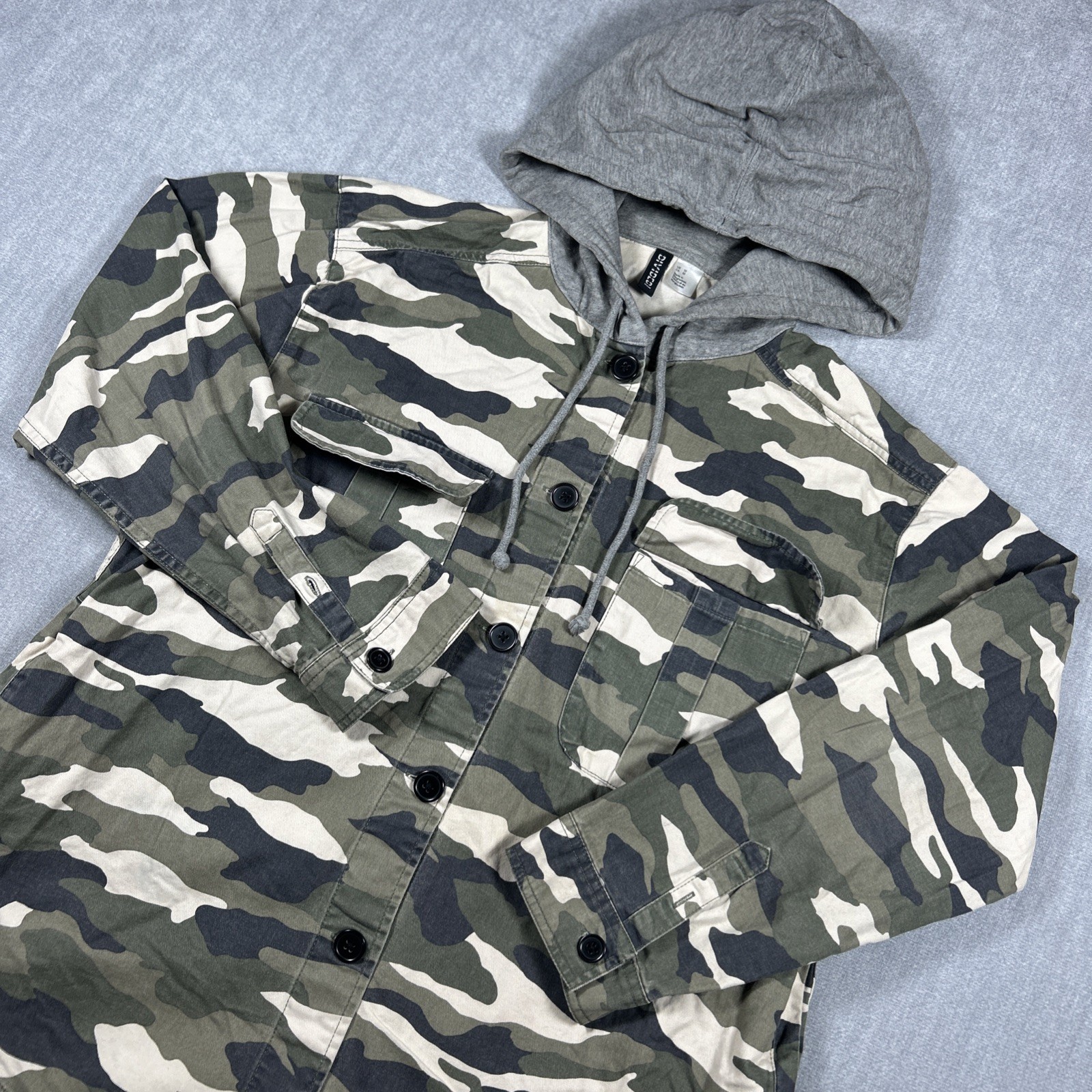 H & M W DIVIDED Womens Size 10 Jacket Button Up Camo Hood