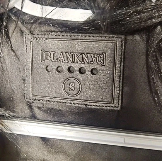 Chaleco de piel sintética BLANKNYC para mujer S multicolor negro azul verde peludo boho glam Foto 3 de 4