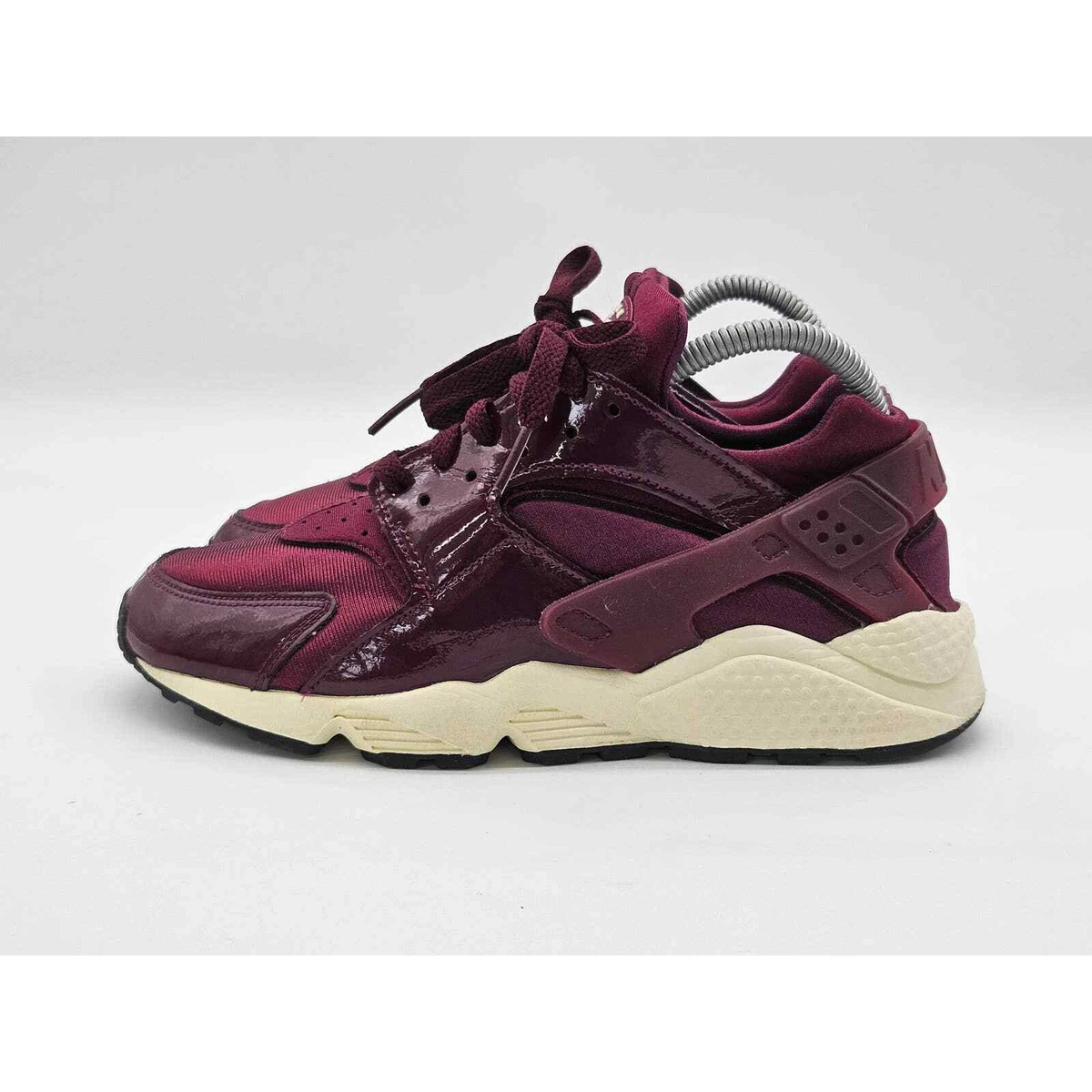 Burgundy nike huaraches deals womens