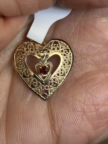 14k Yellow Gold Danity Vintage Garnett heart pendant