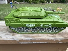 Soldier Force Green Army Vehicle D-08 Carry Case With Army Men/ Soldier Bucket