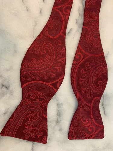 David Donahue 100% Silk Woven Red Paisley Self Tie Adjustable Bow Tie - Picture 2 of 3