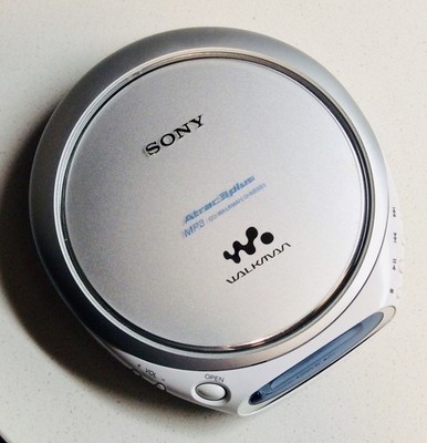 SONY ATRAC 3 PLUS  MP3 CD WALKMAN D-NE509 FOR PARTS OR REPAIR ONLY - VERY CLEAN
